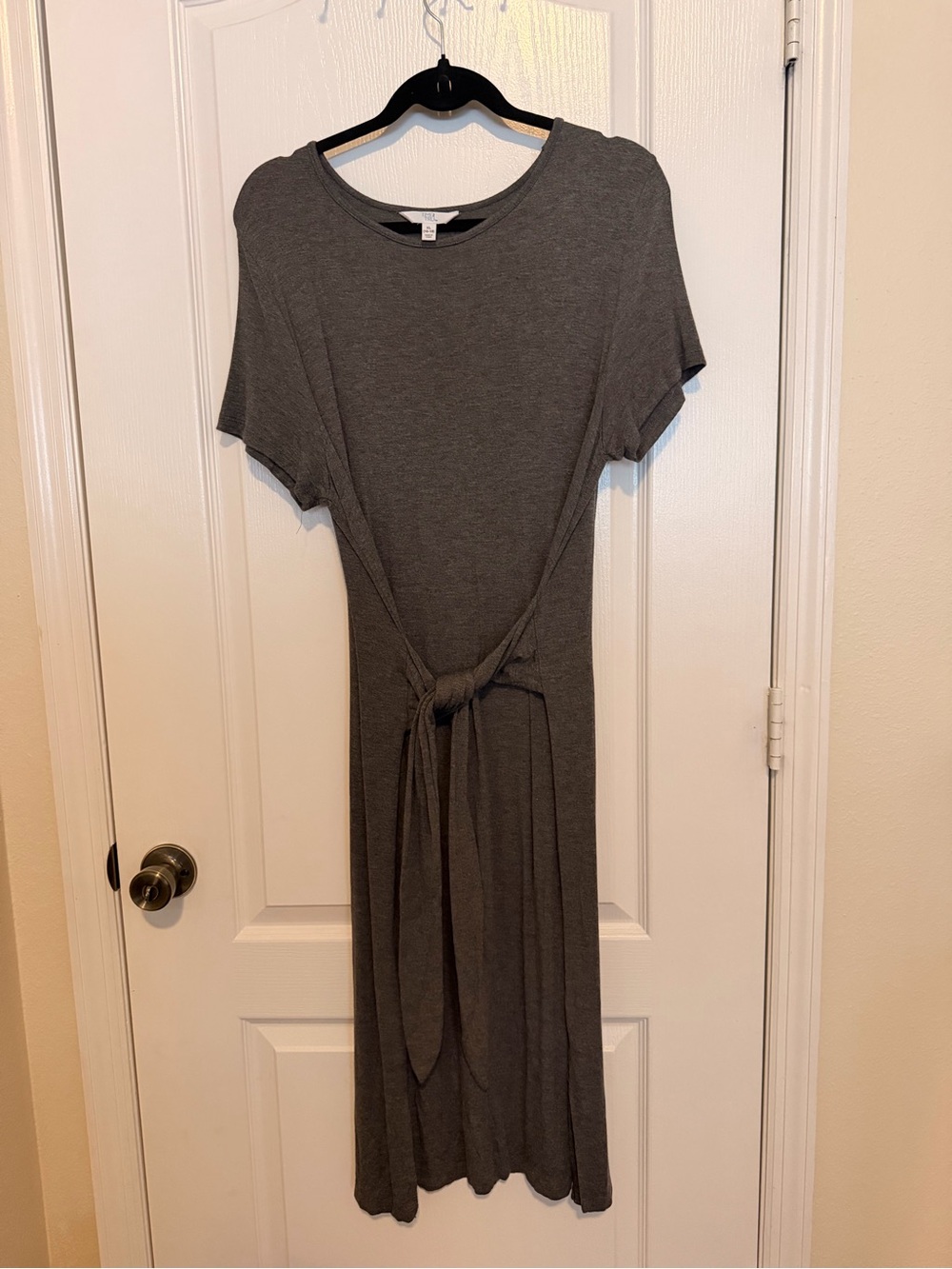 Time and Tru Short-Sleeve Tie-Waist Midi Dress - Dark Gray